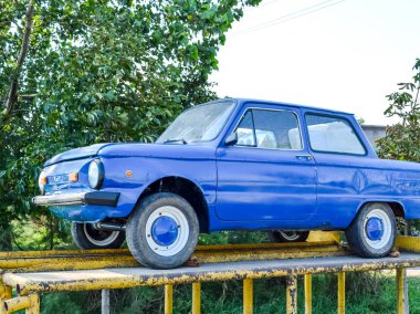 Eski araba Zaporozhets. Eski model araba geri. Sov mirası