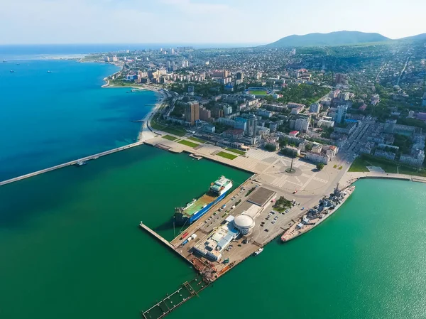 Top view of the marina and quay of Novorossiysk. Urban landscape of the port city — Stock Photo, Image