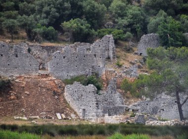 Antik binaların antik kalıntıları