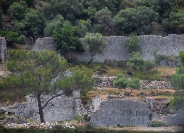 Antik binaların antik kalıntıları
