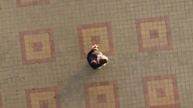 Bir taşra kasabasında düğün yeni evliler, drone ile vuruldu.
