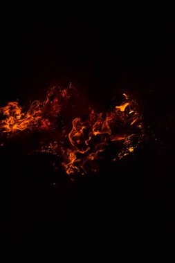 Pirinç saman geceleri yanan.