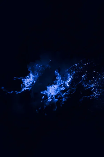 Kék Láng. A rizsszalma égetése éjjel. — Stock Fotó