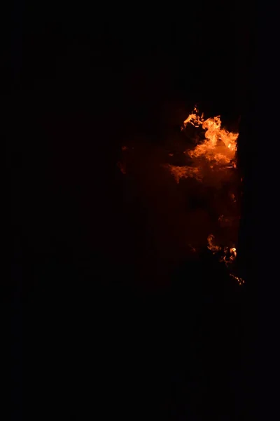 Queima de palha de arroz à noite . — Fotografia de Stock