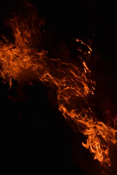 Bruciatura di paglia di riso di notte . — Foto Stock