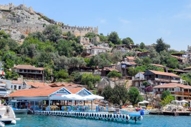 Hotel Sahil Pension Turkey, Kaleuchagiz, zengin ziyaretçiler için köy, Kekova Antik Kenti harabeleri üzerinde.