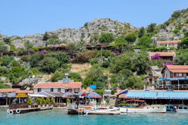 Hotel Sahil Pension Turkey, Kaleuchagiz, zengin ziyaretçiler için köy, Kekova Antik Kenti harabeleri üzerinde.