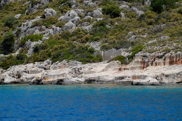 Zříceniny starověkého města Kekova na břehu. — Stock fotografie