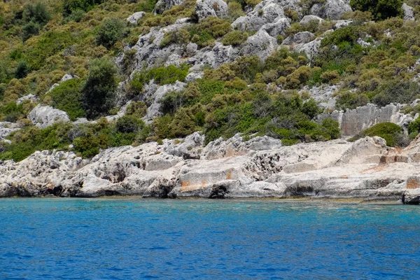 Zříceniny starověkého města Kekova na břehu. — Stock fotografie