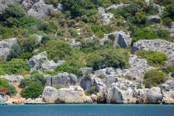 Kıyıdaki Kekova antik kentinin kalıntıları. — Stok fotoğraf