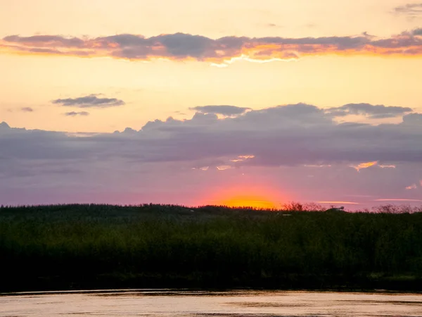 Krajina západu slunce. Krásná obloha. barvy západu slunce. — Stock fotografie