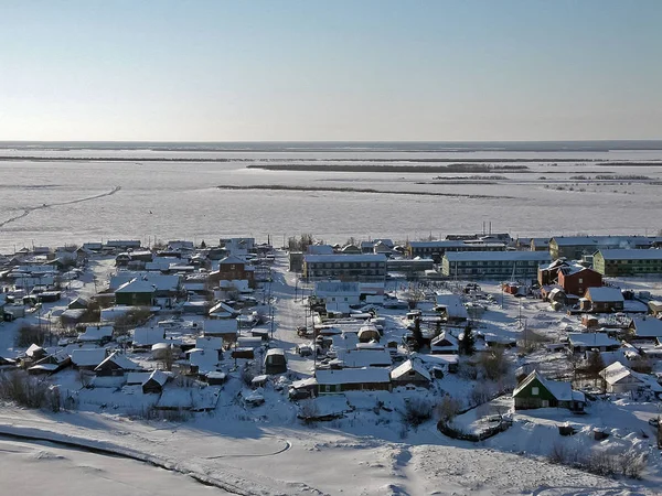 The northern northern city of Salekhard. Single-storey houses an — Stock Photo, Image