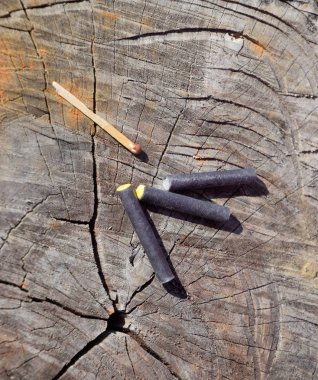 Üç havai fişek ve bir ağaç kütüğü yalan maç