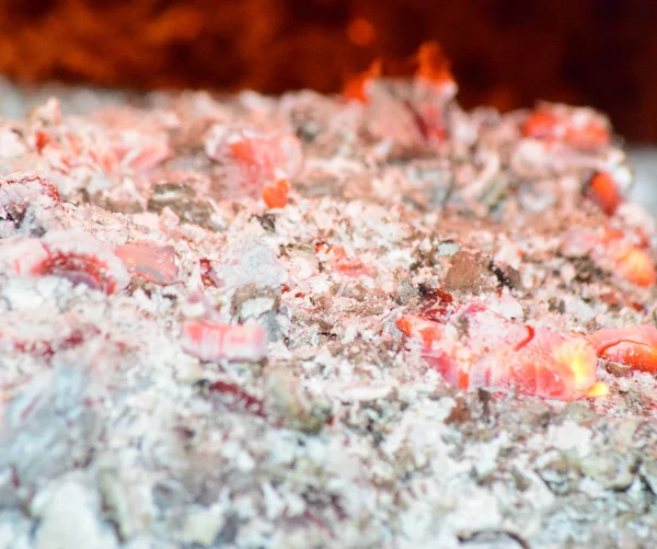 Carbón caliente en la estufa —  Fotos de Stock