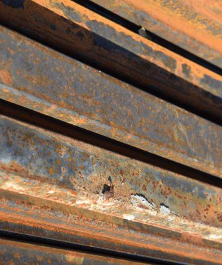 Trompet Meydanı, beton üzerinde yatan