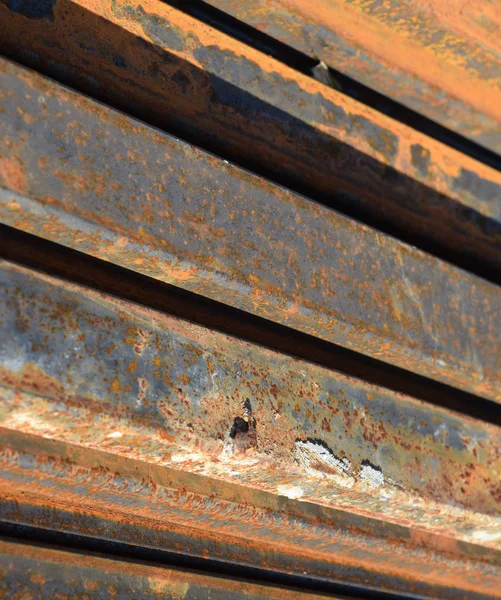 Trompet Meydanı, beton üzerinde yatan