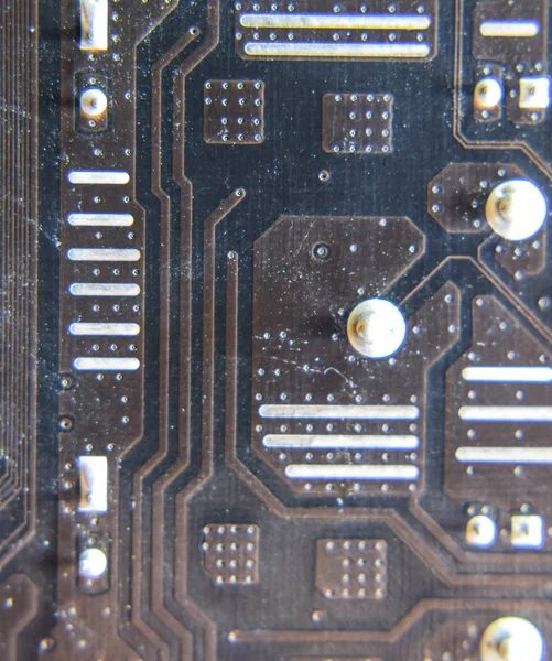 De keerzijde van de microboard. Contacten solderen. Gesoldeerd delen. Elektronisch bord met elektrische componenten. Elektronica van computerapparatuur — Stockfoto