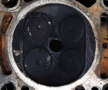 Valf motor vana kutusu kaldırılan kapağında bir depozit içinde.