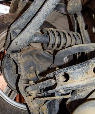 Alt görünümü bir araba.