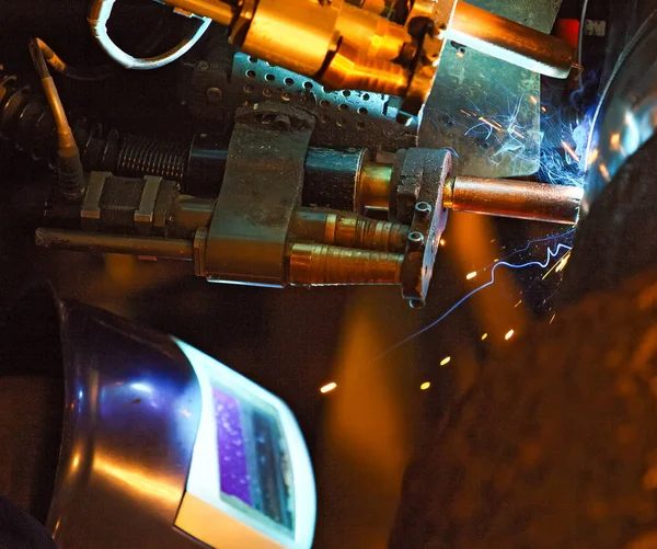 Butt welding underwater pipeline using automatic equipment — Stock Photo, Image