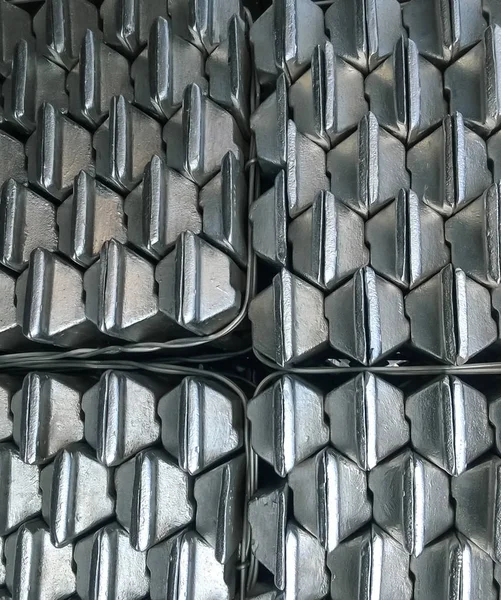 Aluminiumblokken. Vervoer van aluminium voor uitvoer — Stockfoto