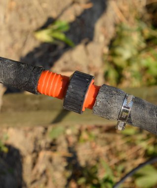 Bahçe sulama için hortum bağlantı. Sulama hortumu ve aksesuarları.