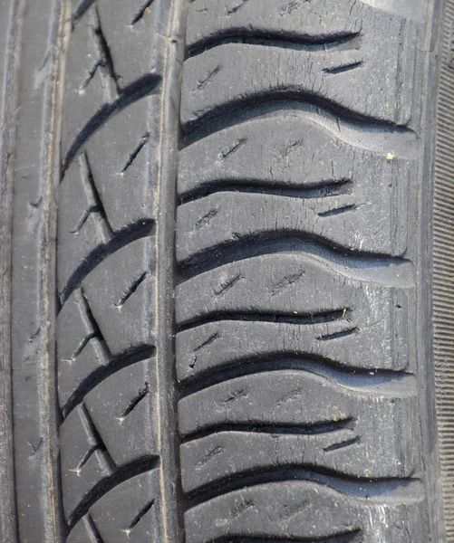 Фон рисунка протектора автомобильного колеса. Резиновая шина — стоковое фото