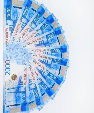 Rus parası banknotların nominal değeri iki bin. Rusya'nın bankanın yeni bilet. Rus parası.