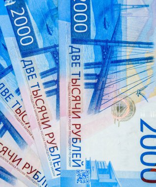 Rus parası banknotların nominal değeri iki bin. Rusya'nın bankanın yeni bilet. Rus parası.