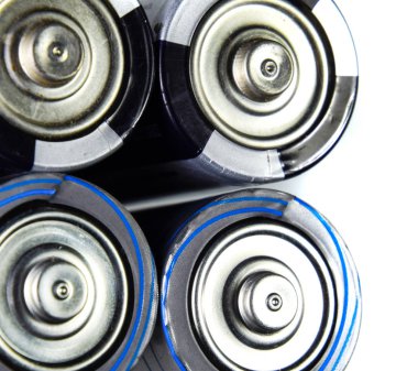 Tuz ve alkalin piller, taşınabilir teknoloji için enerji kaynağı. Aaa ve Aa piller