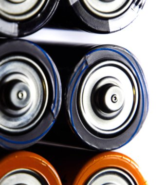 Tuz ve alkalin piller, taşınabilir teknoloji için enerji kaynağı. Aaa ve Aa piller