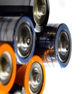 Tuz ve alkalin piller, taşınabilir teknoloji için enerji kaynağı. Aaa ve Aa piller