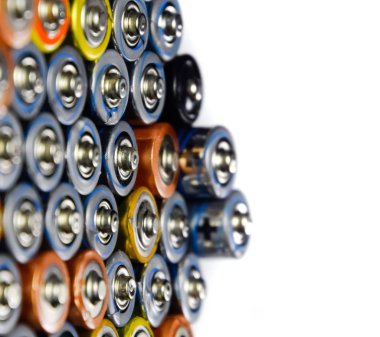 Tuz ve alkalin piller, taşınabilir teknoloji için enerji kaynağı. Aaa ve Aa piller