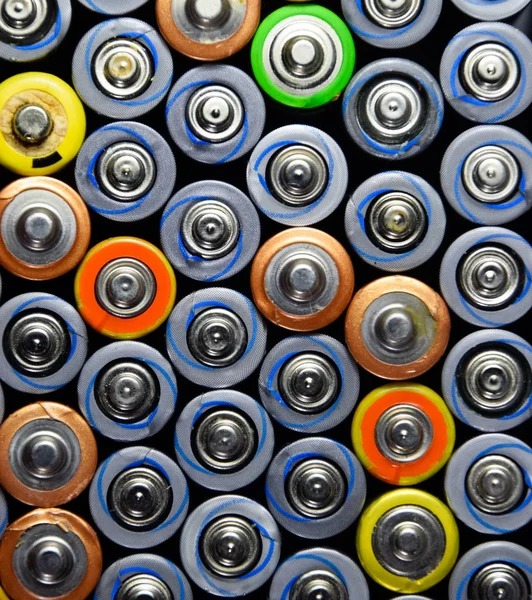 Tuz ve alkalin piller, taşınabilir teknoloji için enerji kaynağı. Aaa ve Aa piller