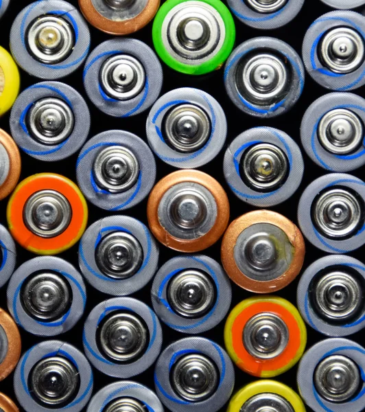 Tuz ve alkalin piller, taşınabilir teknoloji için enerji kaynağı. Aaa ve Aa piller