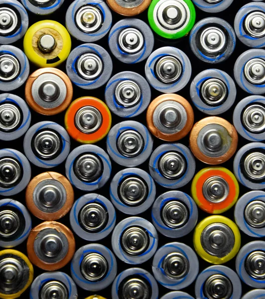 Tuz ve alkalin piller, taşınabilir teknoloji için enerji kaynağı. Aaa ve Aa piller