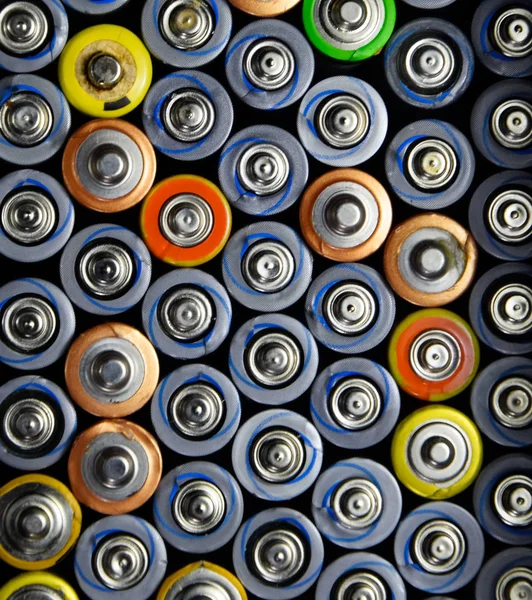 Tuz ve alkalin piller, taşınabilir teknoloji için enerji kaynağı. Aaa ve Aa piller