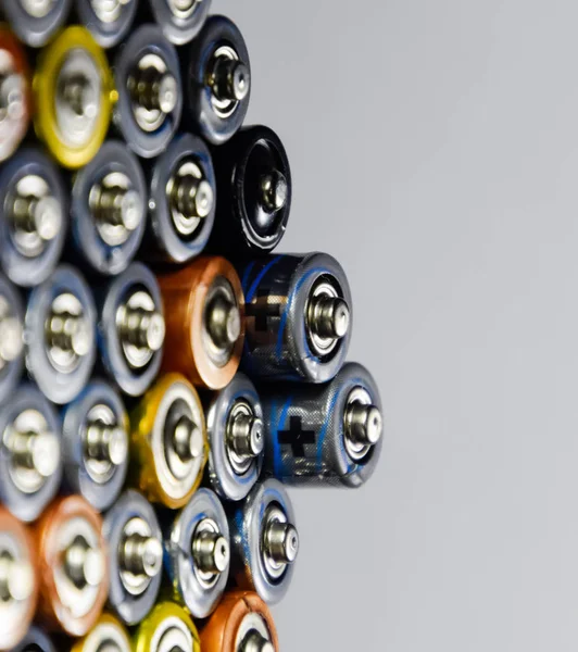 Tuz ve alkalin piller, taşınabilir teknoloji için enerji kaynağı. Aaa ve Aa piller