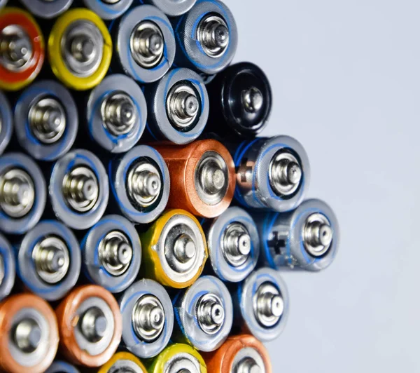 Tuz ve alkalin piller, taşınabilir teknoloji için enerji kaynağı. Aaa ve Aa piller