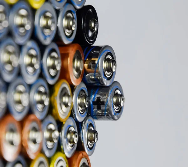 Tuz ve alkalin piller, taşınabilir teknoloji için enerji kaynağı. Aaa ve Aa piller