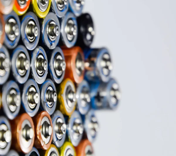 Tuz ve alkalin piller, taşınabilir teknoloji için enerji kaynağı. Aaa ve Aa piller