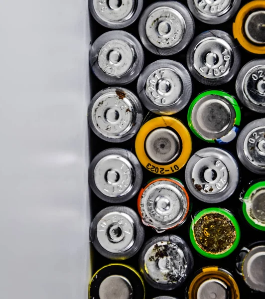 Tuz ve alkalin piller, taşınabilir teknoloji için enerji kaynağı. Aaa ve Aa piller