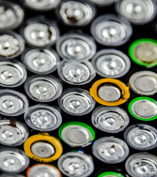 Tuz ve alkalin piller, taşınabilir teknoloji için enerji kaynağı. Aaa ve Aa piller