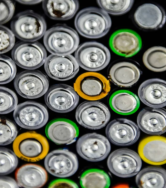 Tuz ve alkalin piller, taşınabilir teknoloji için enerji kaynağı. Aaa ve Aa piller