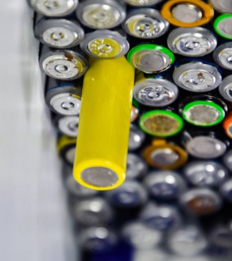 Tuz ve alkalin piller, taşınabilir teknoloji için enerji kaynağı. Aaa ve Aa piller