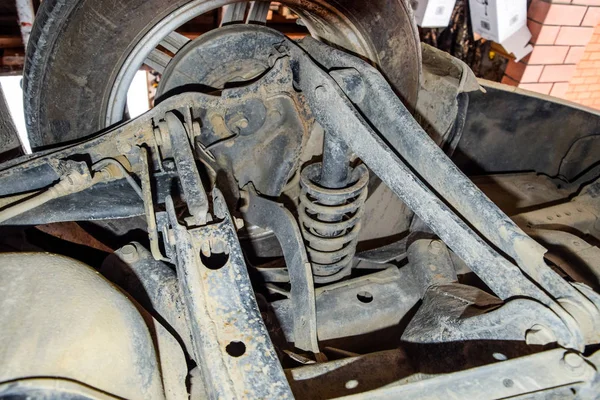 Alt görünümü bir araba.