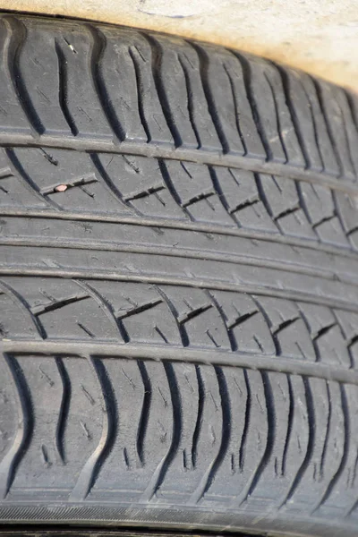 Araba tekerlek lastik desen arka plan. Kauçuk tır