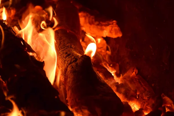 炉子里的热煤 — 图库照片