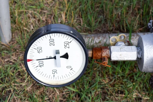 Manometre basınç ölçme aygıtıdır. Manomet