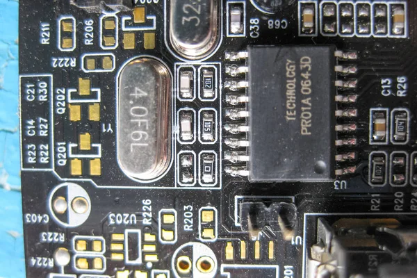 전기 부품이 있는 전자 보드. 컴퓨터 장비의 전자 — 스톡 사진